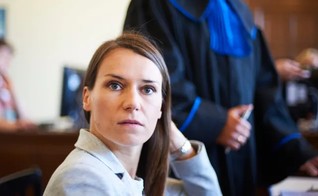 "Trzeba to coś złapać i ogolić na łyso": Odroczono proces ws. wpisu radnej PiS o posłance PO