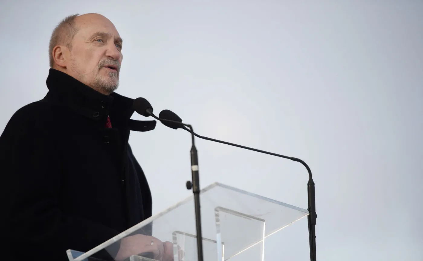 Macierewicz odejdzie? Kownacki: Nie wygląda na to