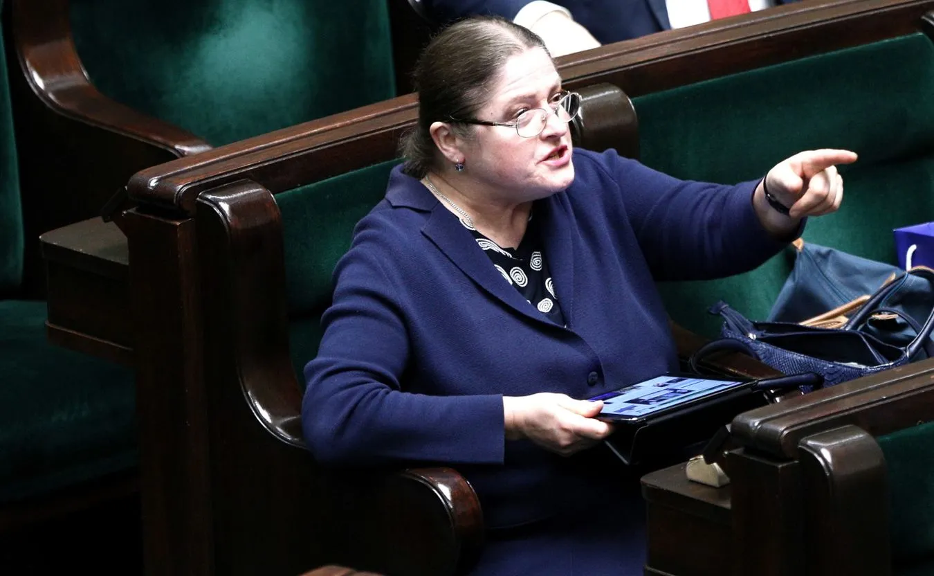 Pawłowicz złożyła zawiadomienie ws. oblania farbą filii jej biura
