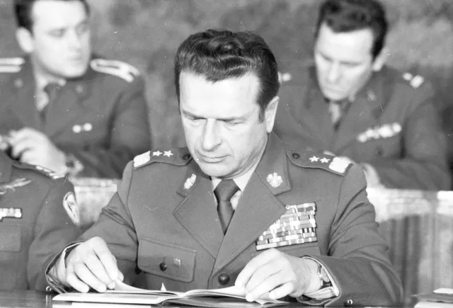 Szef MON: Wojciech Jaruzelski i Czesław Kiszczak stracą stopnie generalskie