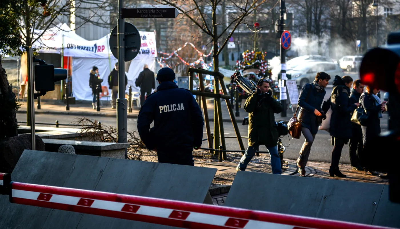 Błaszczak: Usunięcie barierek sprzed Sejmu konsekwencją tego, że kryzys wygasa