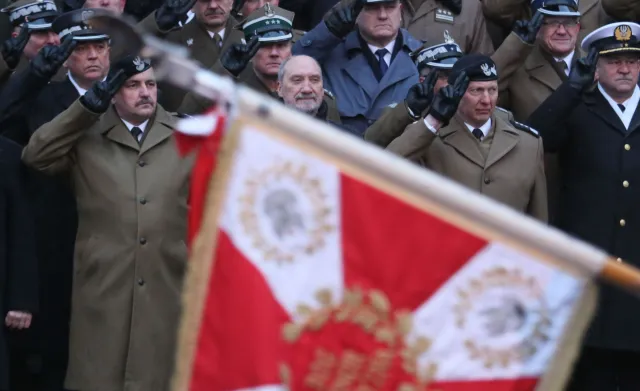 PO: Minister Macierewicz cynicznie gra katastrofą smoleńską