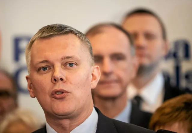 Siemoniak: Decyzje powinno się podejmować przy urnie wyborczej, a nie stosując przemoc