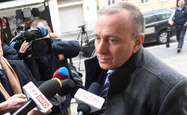Ofensywa PO: Wotum nieufności dla rządu i antyPiS-owska manifestacja w Warszawie
