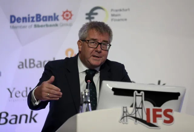 Czarnecki: Zarzuty dla kontrolerów ze Smoleńska to nowa jakość