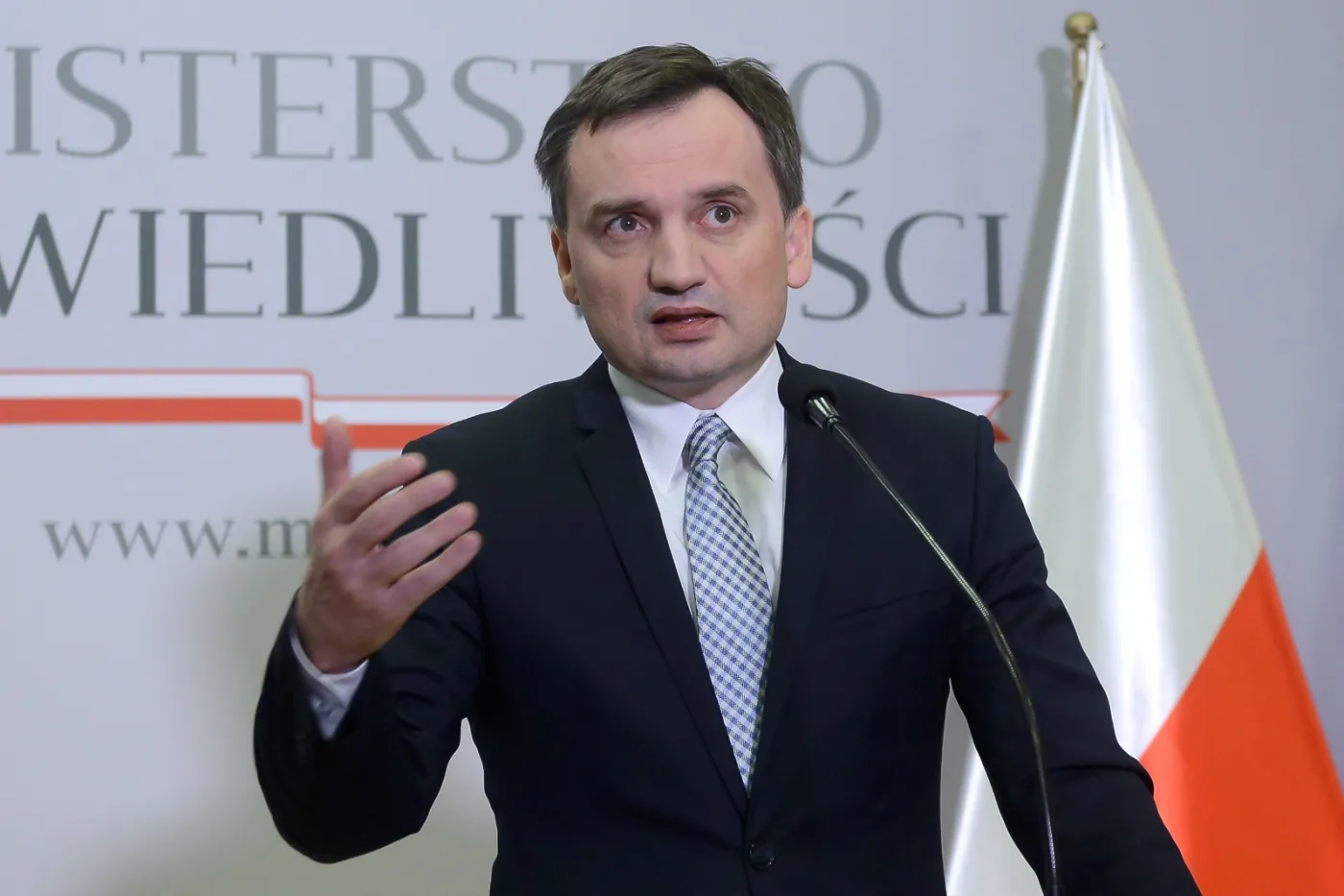 Miecz Ziobry nad głowami prezesów sądów. Minister może obsadzać wolne miejsca swoimi ludźmi