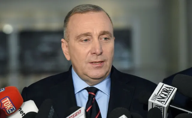 Schetyna: Macierewicz nie może mieć przyszłości w żadnym polskim rządzie