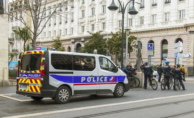 Francja: Poszukiwany mężczyzna pojawił się na komisariacie w Antwerpii