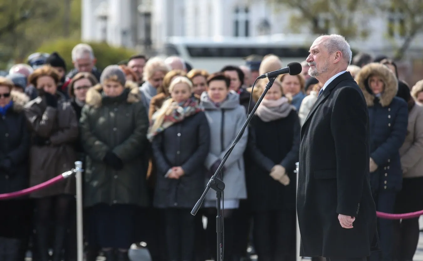 Pozycja Macierewicza słabnie. Ruszyła karuzela z nazwiskami jego następców
