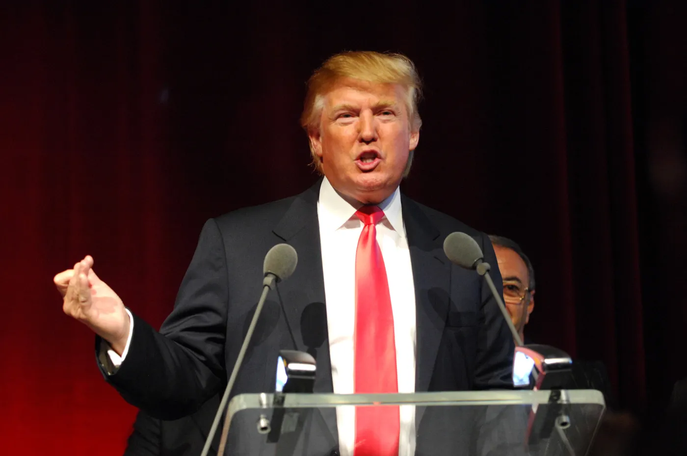 Trump: Zaczniemy wydawać wizy wszystkim krajom w ciągu najbliższych 90 dni
