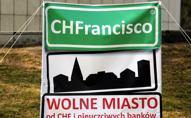 Banki wystawiały frankowiczów na jednostronne ryzyko walutowe