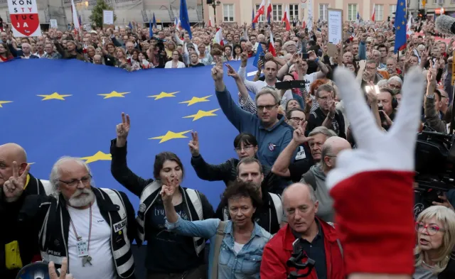 Policja: Przed gmachem Sądu Najwyższego demonstrowało 1,5 tys. osób