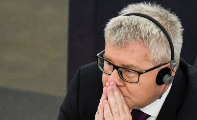 Krasnodębski na miejsce Czarneckiego? Schetyna: Posłowie PO zagłosują za Polakiem