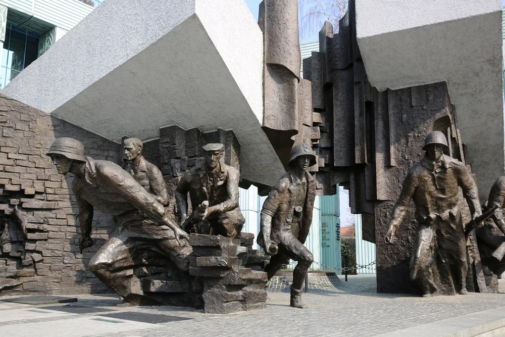 Lepiej późno niż wcale, czyli Warszawa doceni powstańców