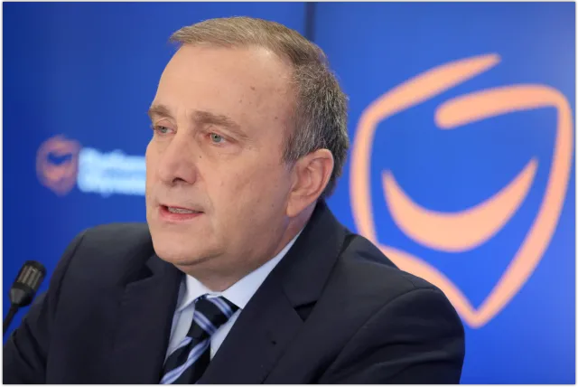 Schetyna: Żądamy pełnej informacji ws. nagród, chcemy likwidacji gabinetów politycznych