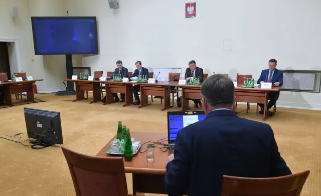Komisja ds. Amber Gold przesłuchuje b. funkcjonariusza ABW na zamkniętym posiedzeniu