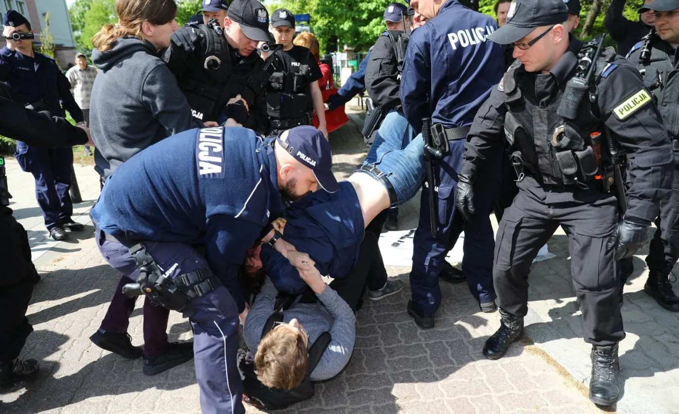 Organy w Polsce działają "bez żadnego trybu". Gdy brakuje przepisów, PiS je szybko uchwali