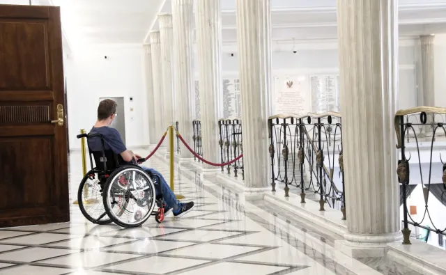 Protestujący w Sejmie: Proponujemy kompromis, 500 zł od przyszłego roku