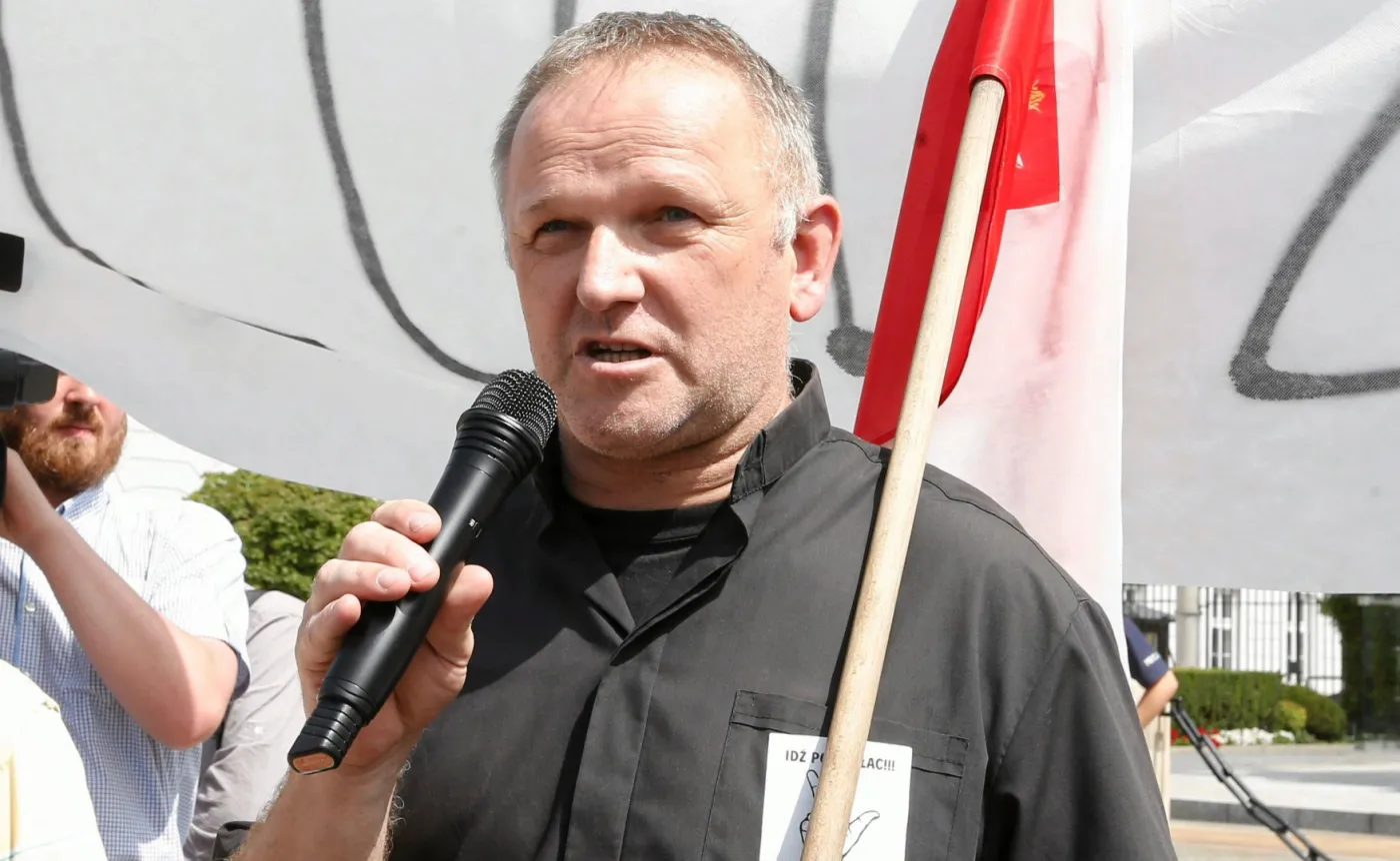 "Odwal się klecho". Bp Kamiński upomniał ks. Lemańskiego za wpis na Facebooku