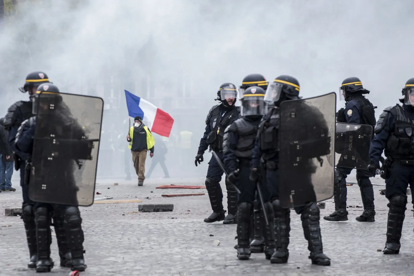 Francja: Potest "żółtych kamizelek". Policja użyła siły