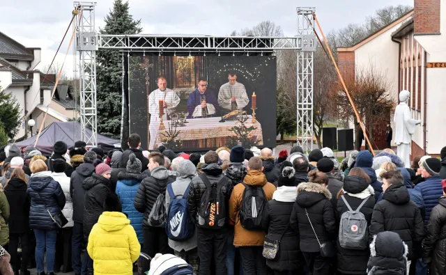 Pogrzeb ofiar pożaru w koszalińskim escape roomie. Ks. Pawlak: W tej przyjaźni były razem i razem pozostaną