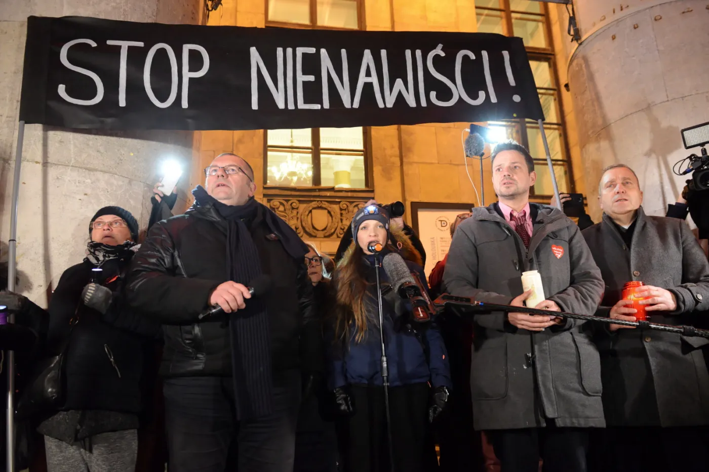 4087049-wiec-w-warszawie.jpg