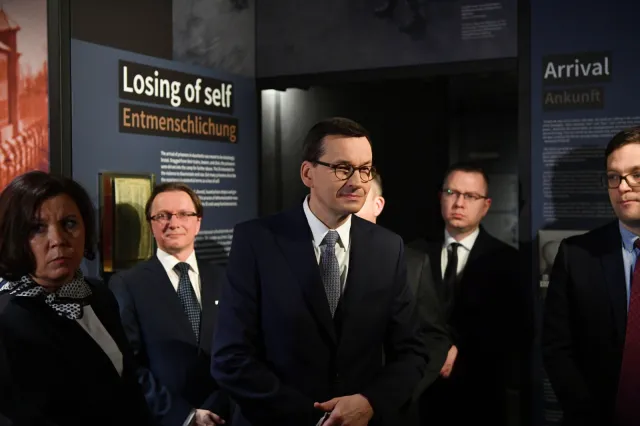 Morawiecki w Berlinie: Sprzeciwmy się negowaniu i zniekształcaniu historii Holokaustu