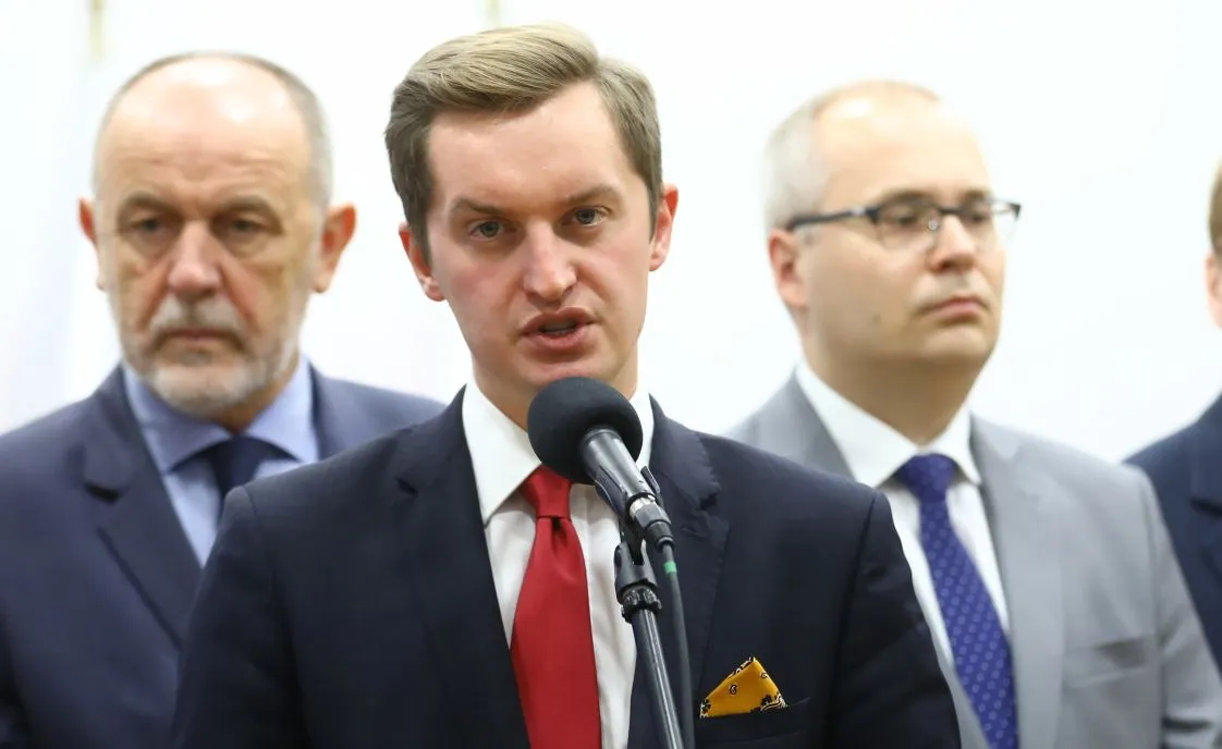 "To nie jest wojna gangów". Politycy obozu władzy o sprawach Banasia i Tomasza K.