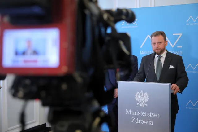 MZ: Dzisiaj rozporządzenie dotyczące wprowadzenia w Polsce stanu zagrożenia epidemicznego. Sprawdź, co to znaczy
