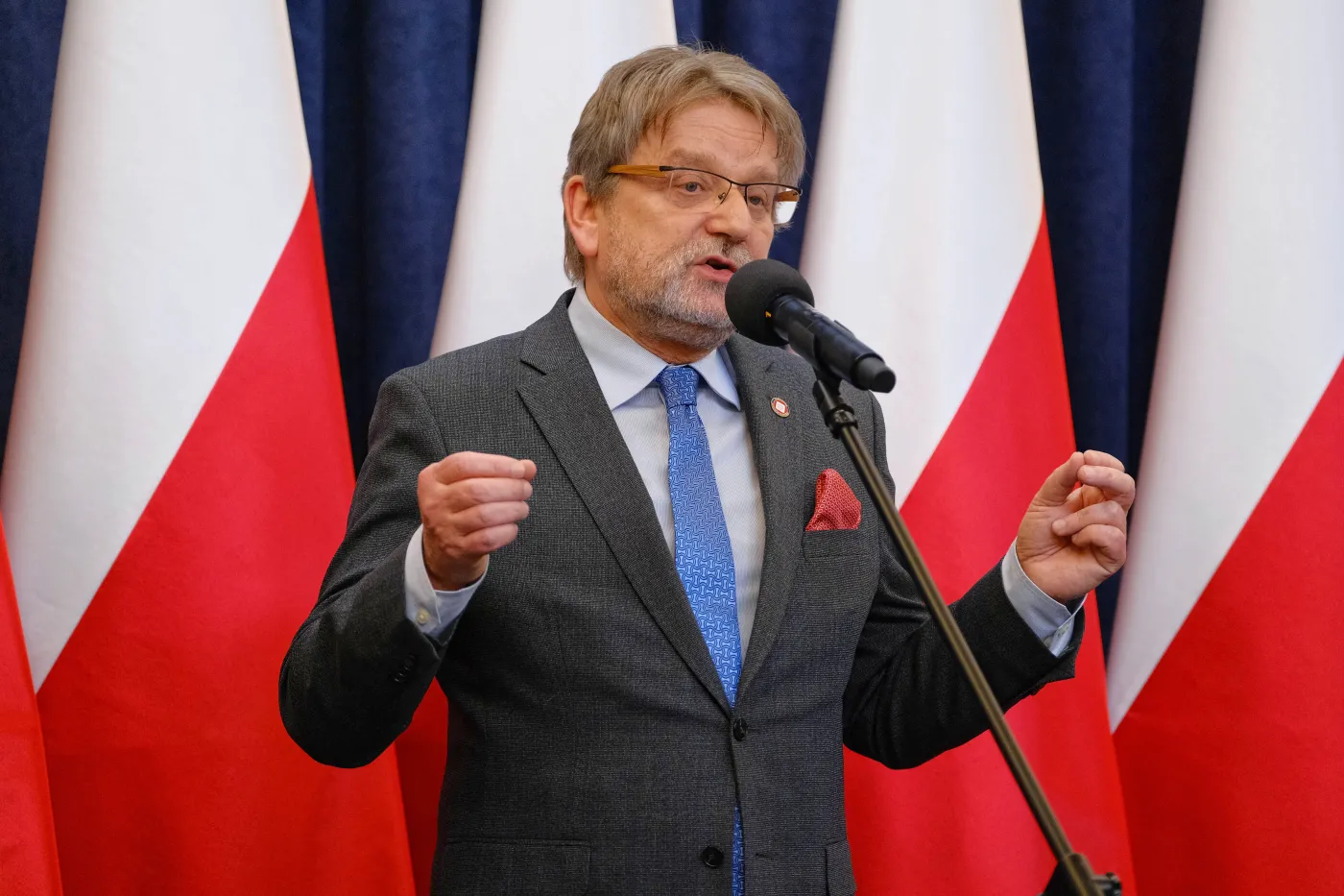 Pinkas: Rekomendujemy, żeby modlić się w domu. Nieobecność na mszy niedzielnej nie będzie grzechem