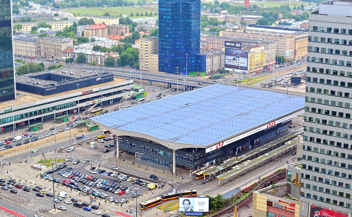 Trudna sytuacja sklepów na dworcach. Emilewicz obiecuje odroczenie czynszu i rachunków za energię