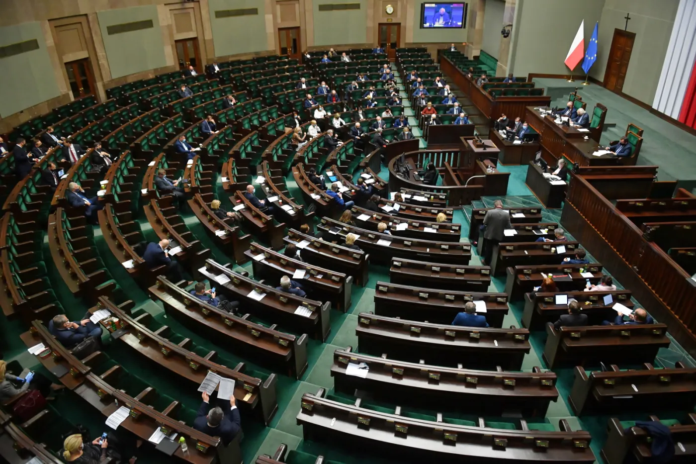 Dodatki dla pracowników służby zdrowia, ale nie wszystkich. Sejm znowelizował ustawę covidową