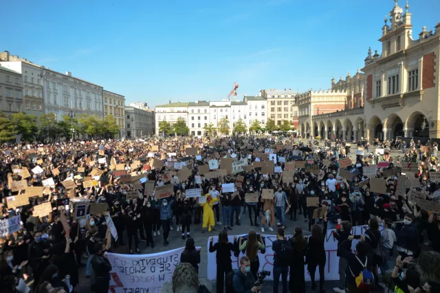 Czy można nagrywać policjanta w trakcie interwencji? Jakie są prawa zatrzymanych? I inne pytania, które chcielibyście zadać [WYWIAD]