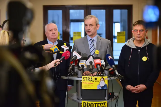 Broniarz: Za strajkiem w szkołach opowiedziało się 90 proc. pracowników