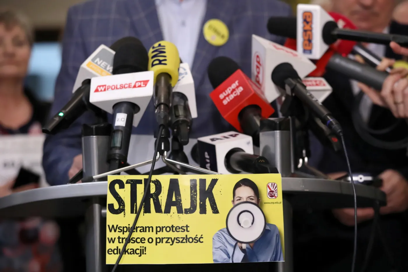 4192545-konferencja-w-znp.jpg