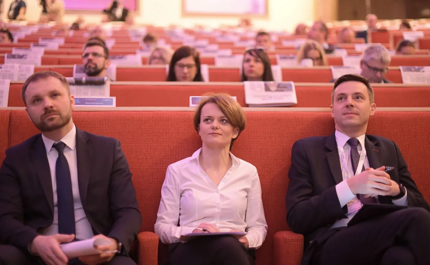 Emilewicz: Zapadną rozstrzygnięcia w sprawie rekompensat cen energii