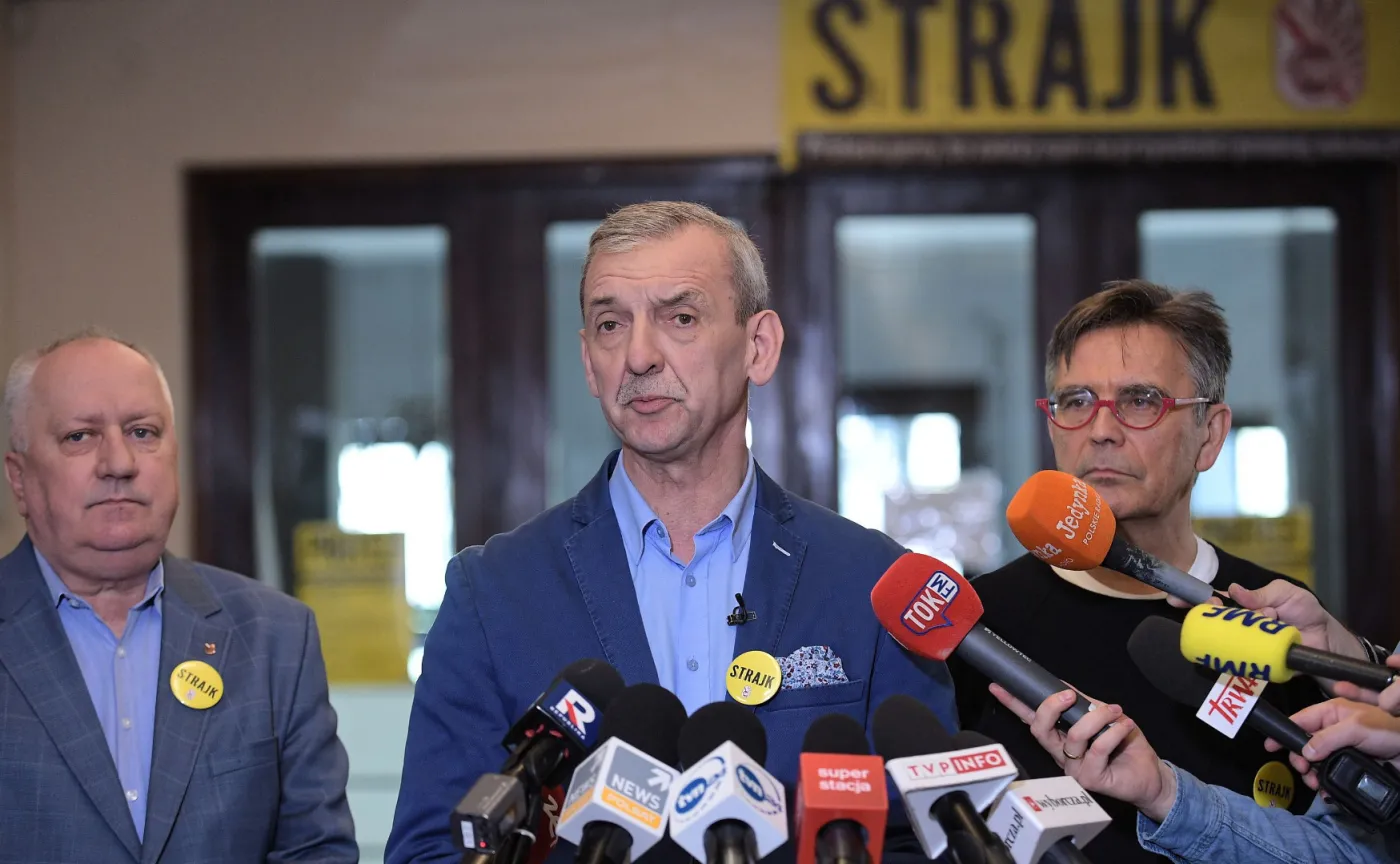 Matury w kraju nadal pod znakiem zapytania. Szef ZNP: Ja bym uczniów klasyfikował