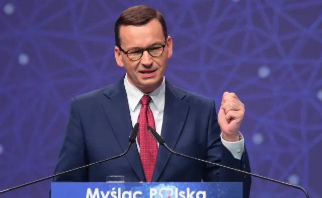 Podwójny rocznik szturmuje szkoły średne. Premier: Większość szkół poradziła sobie z problemami lokalowymi