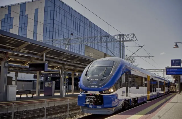Pesa ciągle na zakręcie. Szybkie pociągi muszą poczekać