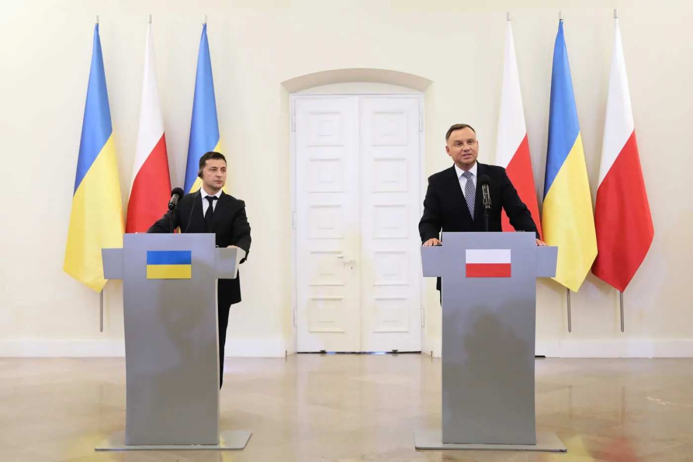 Pierwsza wizyta Załenskiego w Polsce. Możliwy przełom w sprawie zakazu ekshumacji ofiar rzezi wołyńskiej