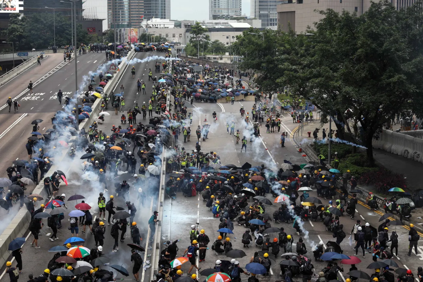 Kolejne starcia w Hongkongu. Użyto gazu łzawiącego i armatek wodnych