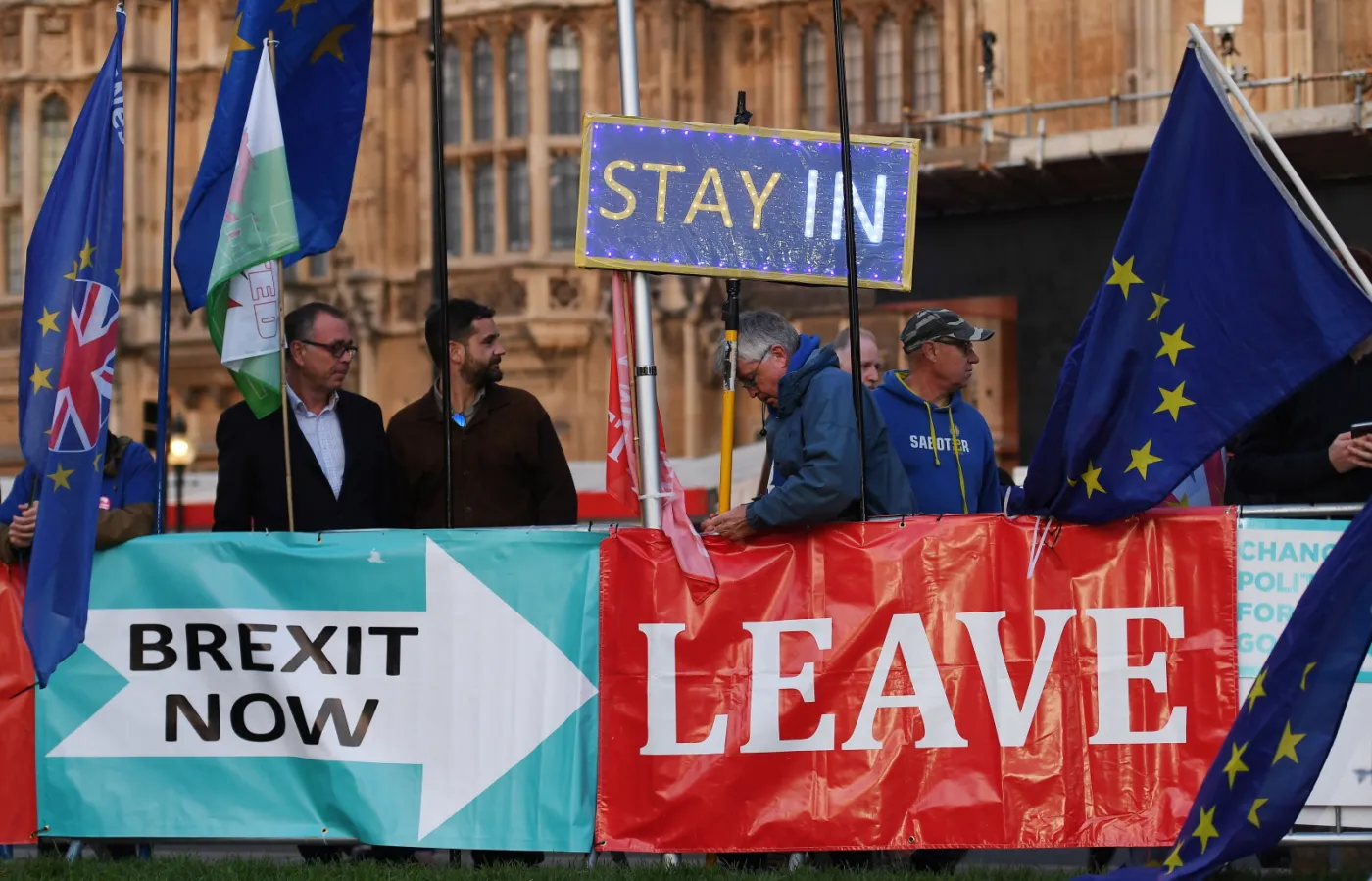 Brexit. Zostajemy na kolejną herbatkę