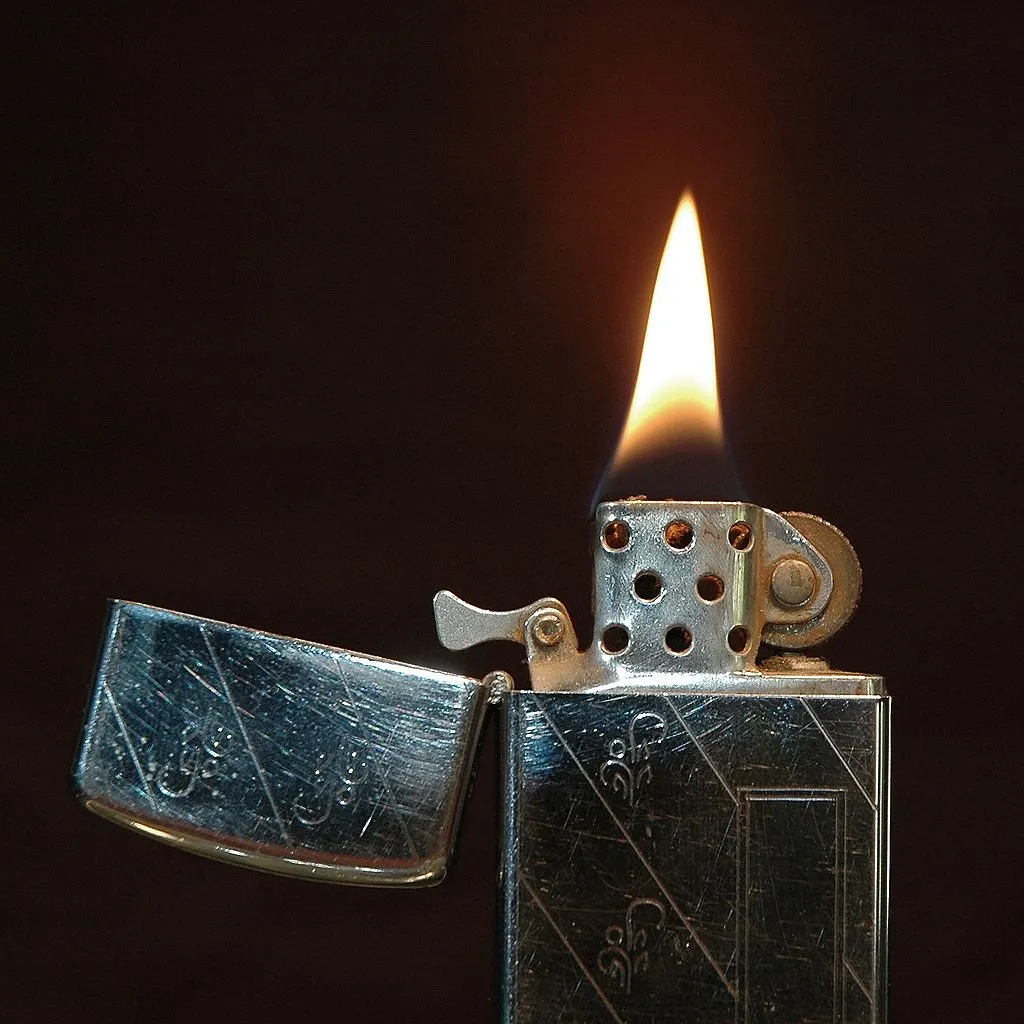824343-zapalniczka-zippo.jpg