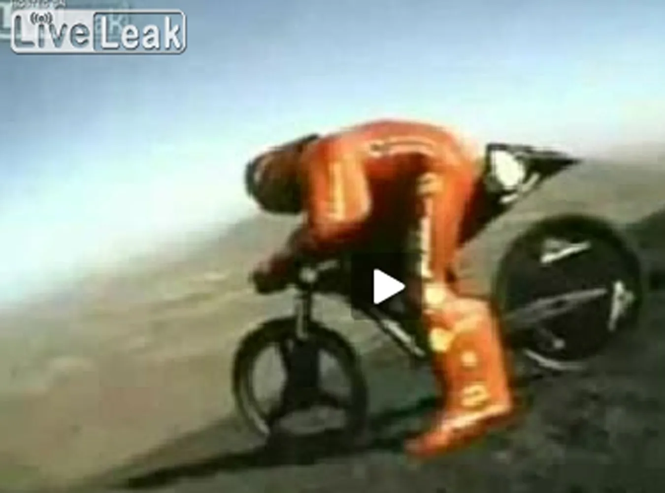 Jego rower rozpadł się przy 170 km/h