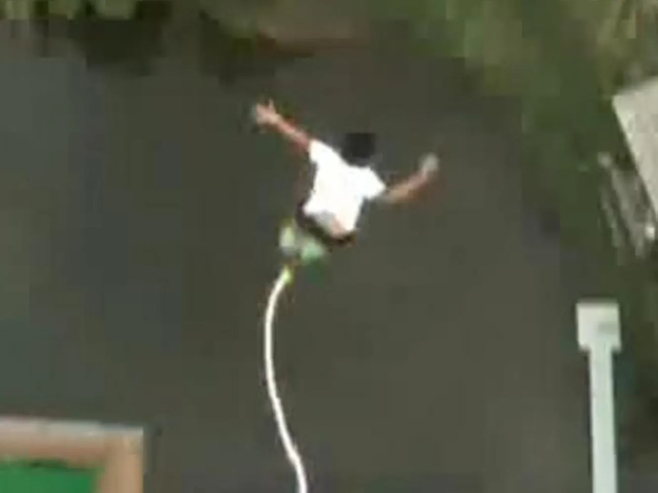 Tak może skończyć się skakanie na bungee