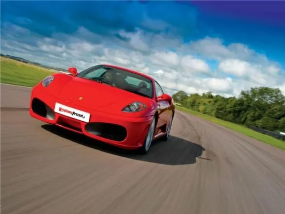 ferrari_262526a_278705.jpg