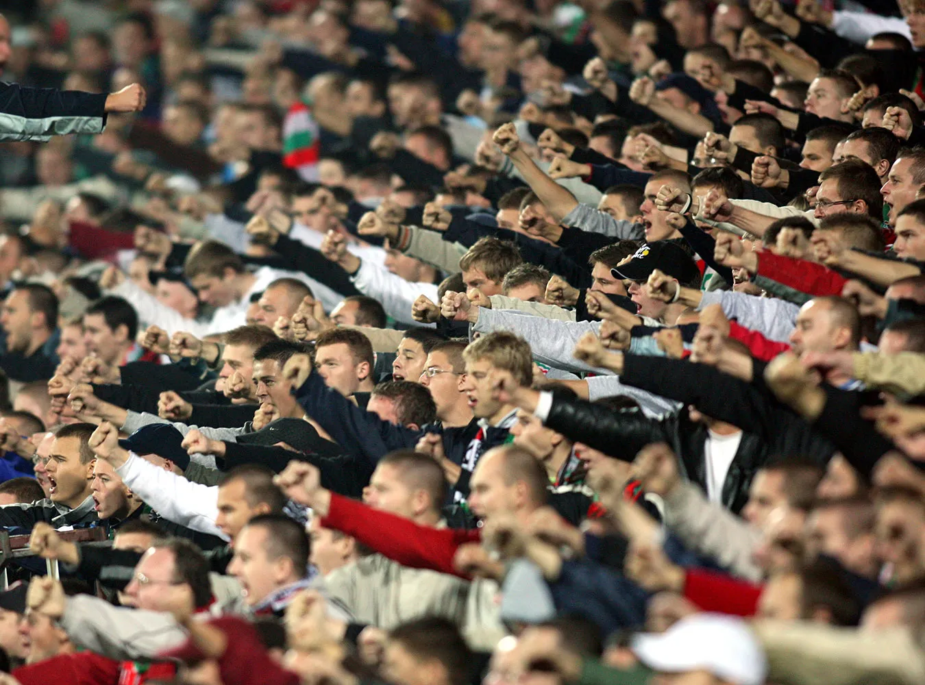 Prezes Legii: Nasi kibice to neonaziści