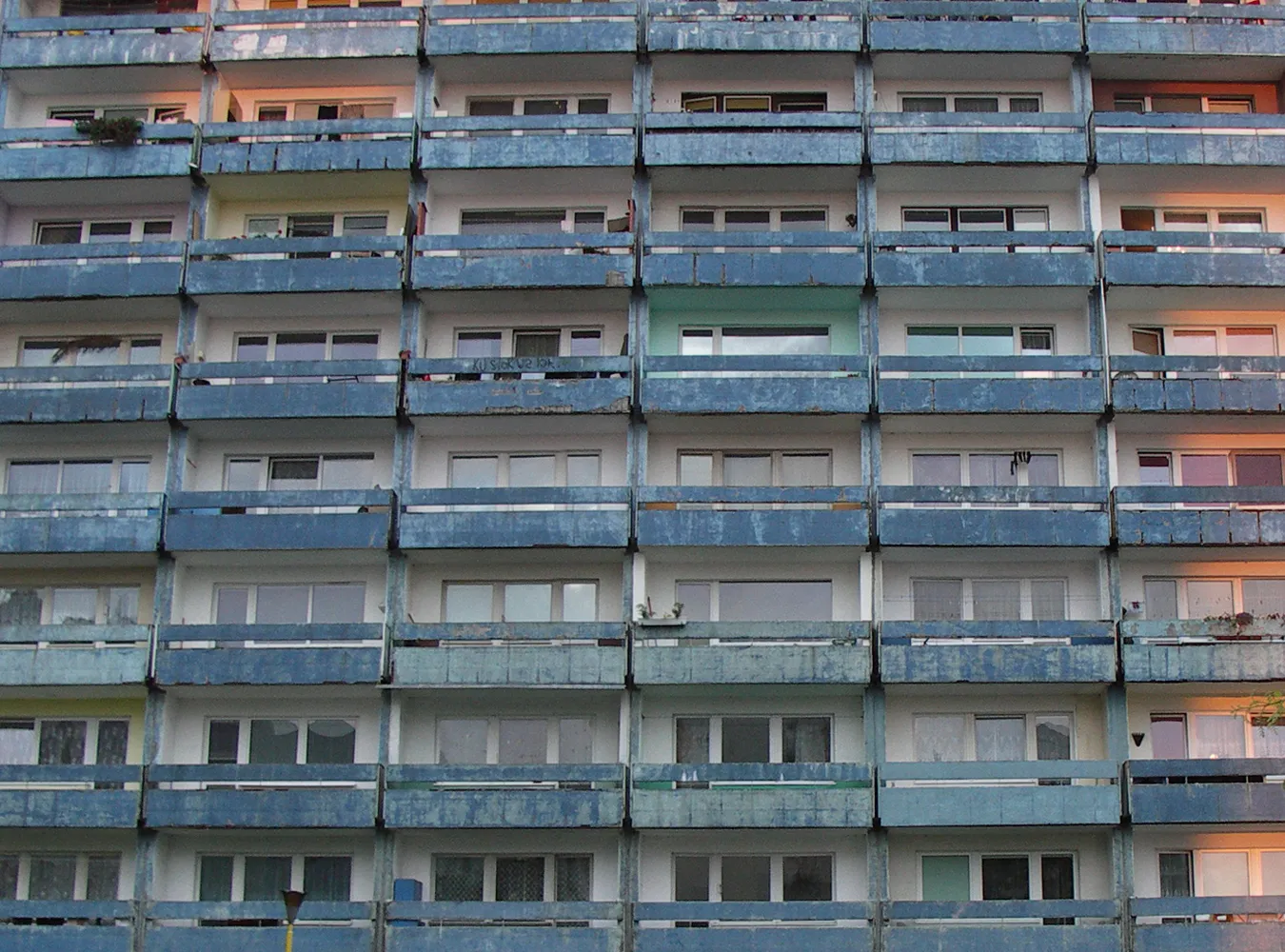 Sprzedali sami sobie mieszkania dla ubogich