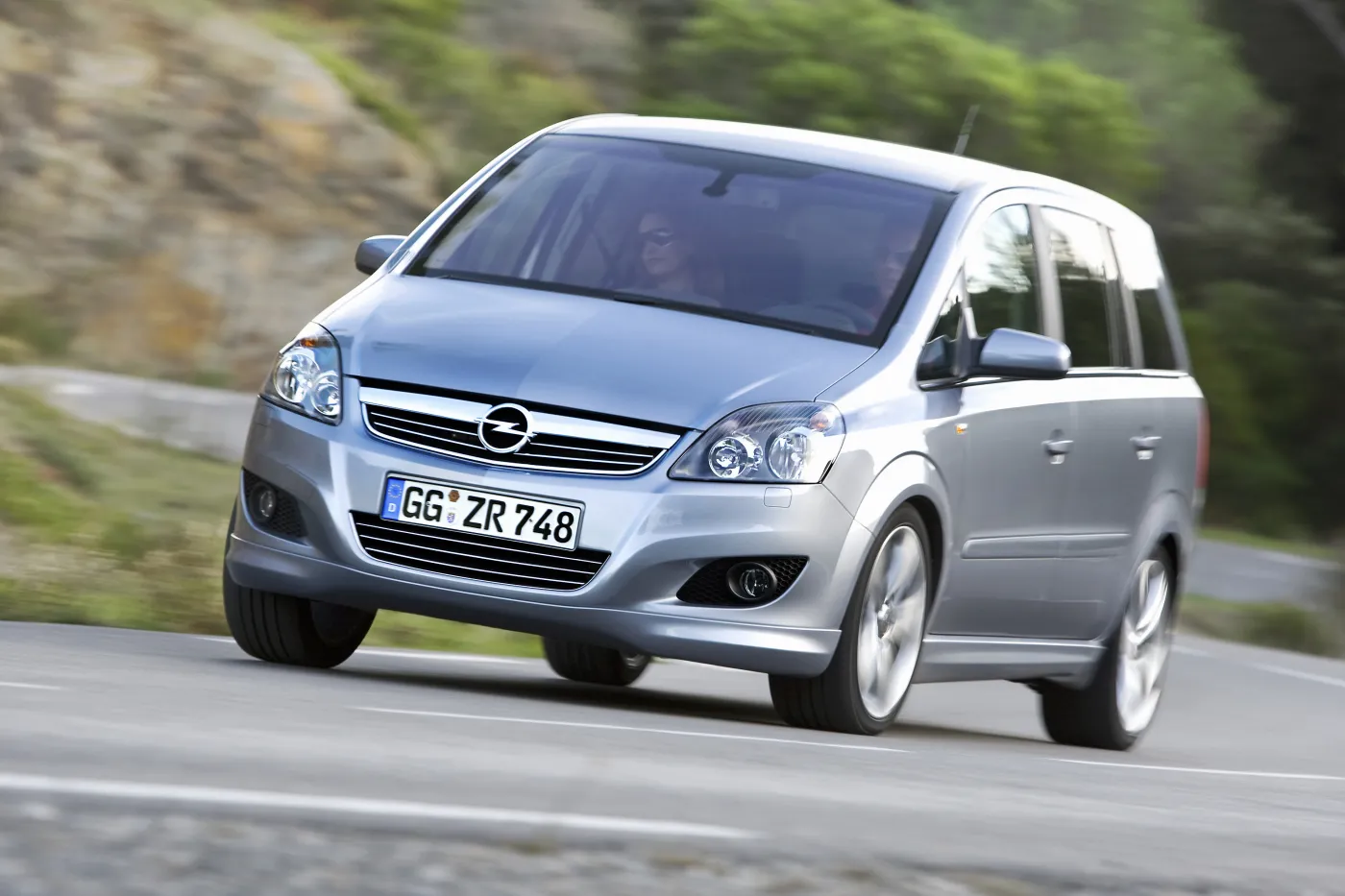 zafira_254780_1458711.jpg