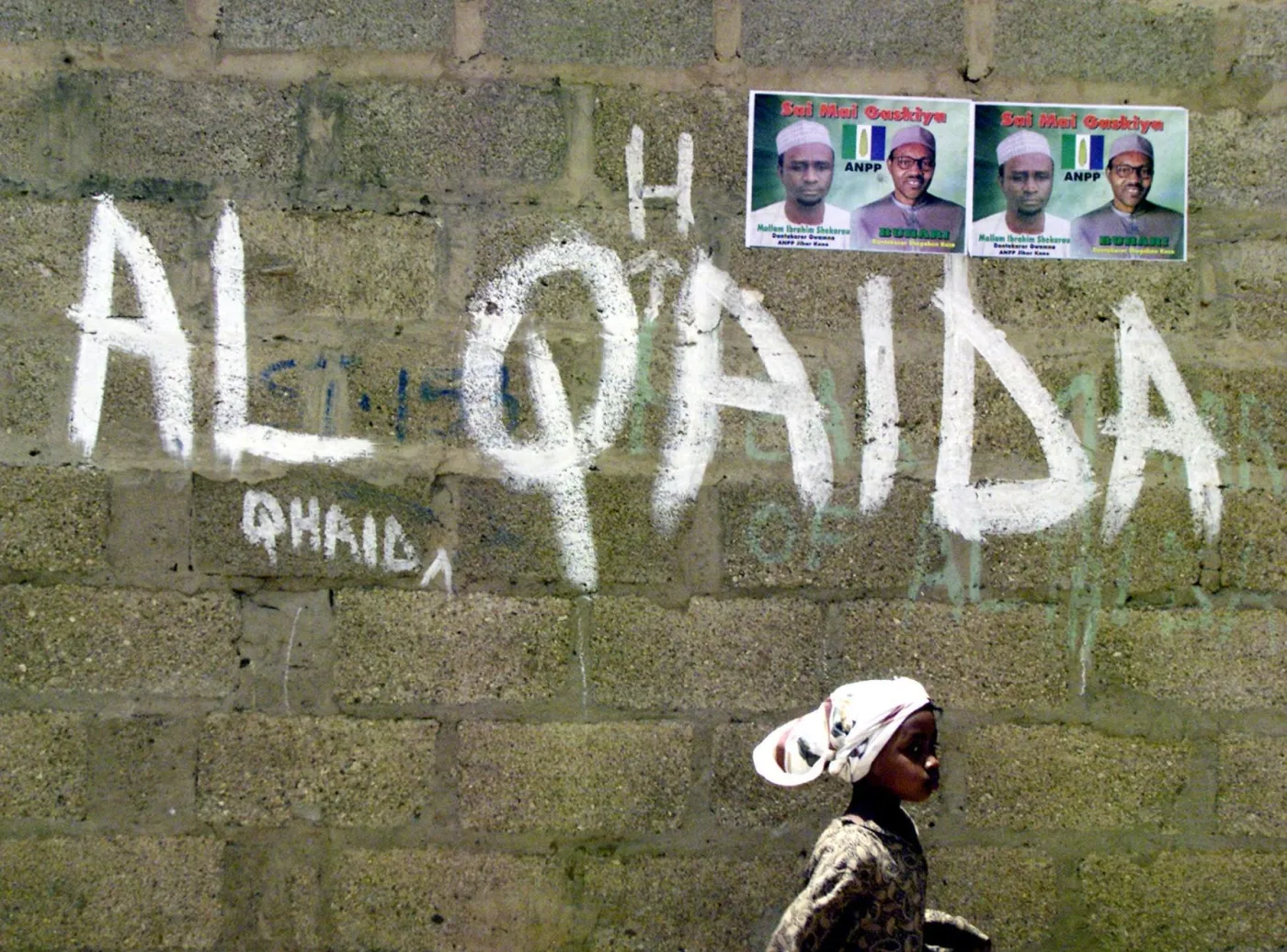 Graffiti sławiące bojowników Al-Kaidy (AQIM) w mieście Kano w Nigerii.